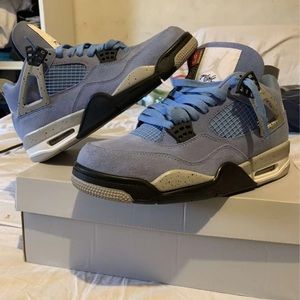 Air Jordan 4 unc